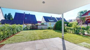 Terrasse mit Garten