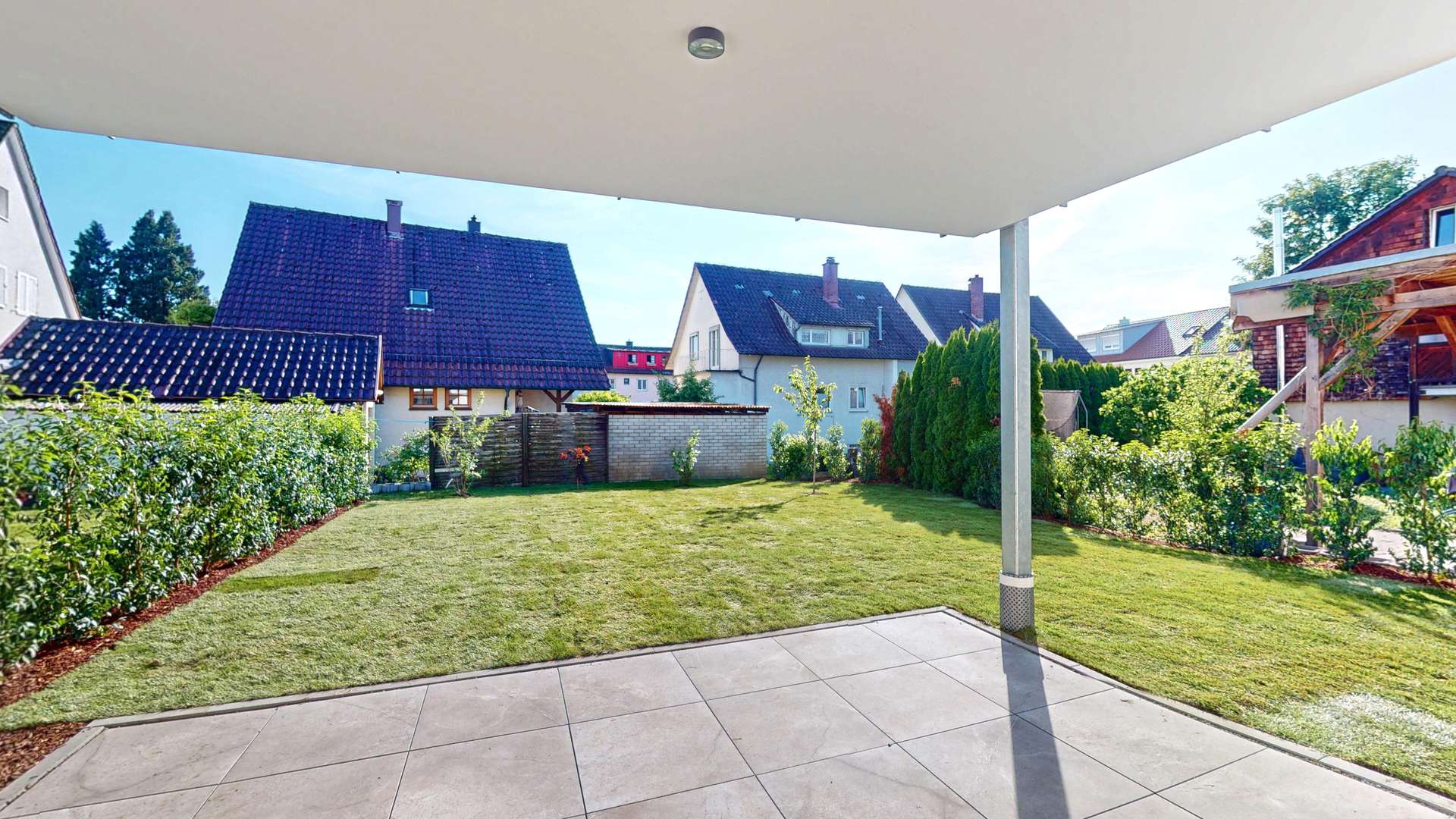 Terrasse mit Garten