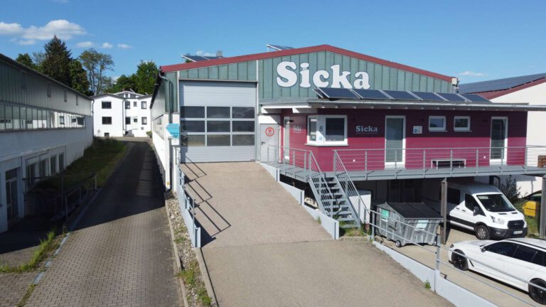 Frontansicht Gewerbehalle