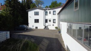 Bürogebäude Zufahrt