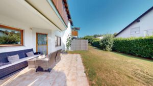 Terrasse mit Garten