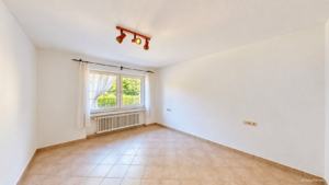 Zimmer im Hanggeschoss