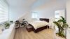 VERKAUFT: Freistehendes Einfamilienhaus mit Einliegerwohnung in Stadtrandlage - Schlafzimmer